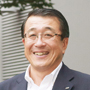 新村 高志 氏