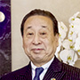 兒玉 康資 氏