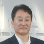 秦 芳彦 氏